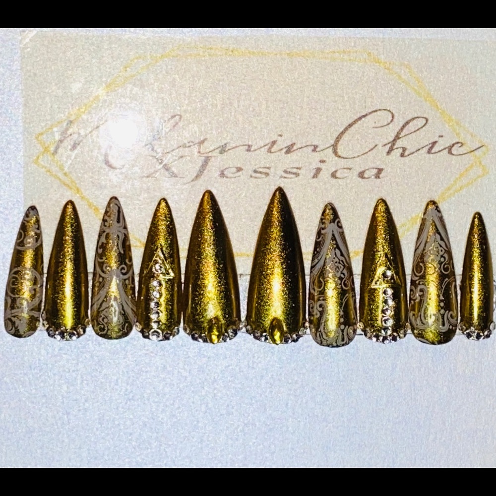 Royals||Press-on Nail Set